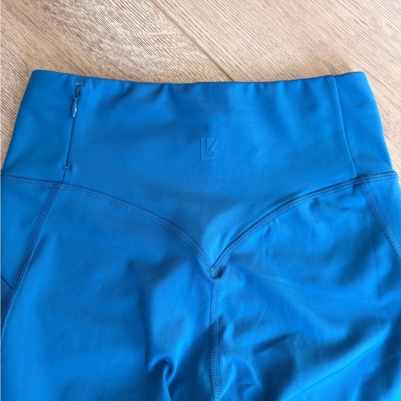 BuffBunny Vibrant Blue Leggings- designed for running - Picture 11 of 12